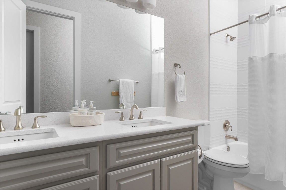 Bathroom, Dual Sink Vanities, Interior
