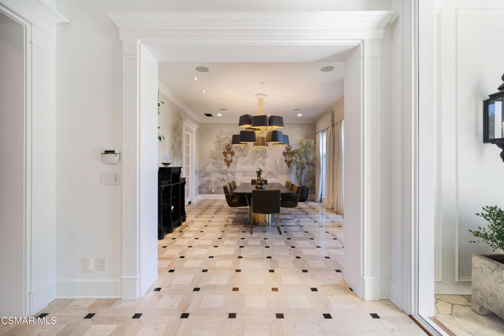 Dining room, Interior, Pendant Lights, Recessed Lighting