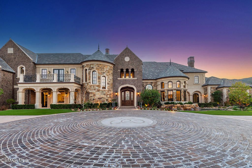 Backyard, Exterior, Facade, Brick Facade, French Provincial