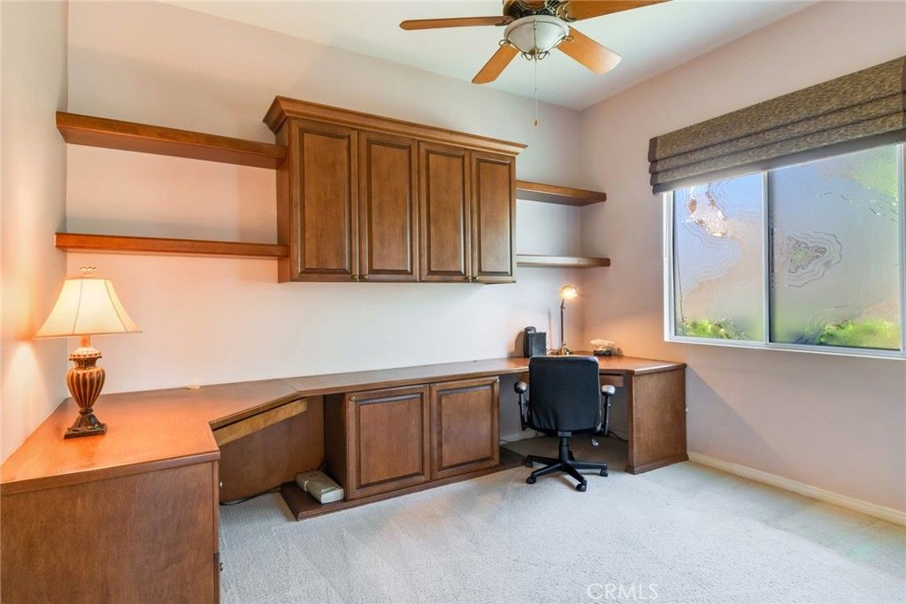 Home Office, Interior
