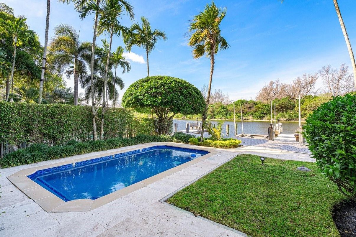 Exterior, Pool, Water