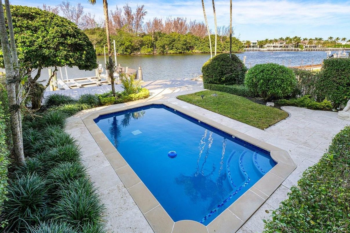 Exterior, Pool, Water