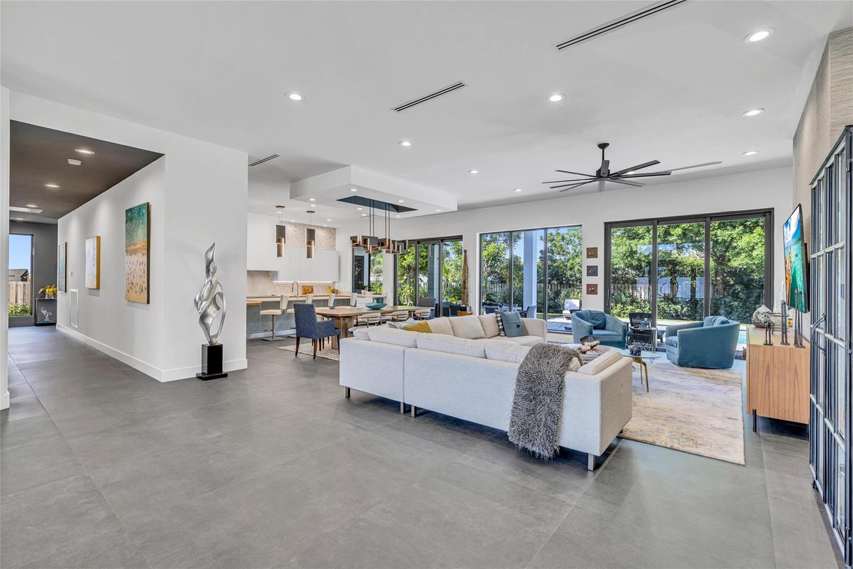 Dining room, Interior, Living room, Pendant Lights, Recessed Lighting