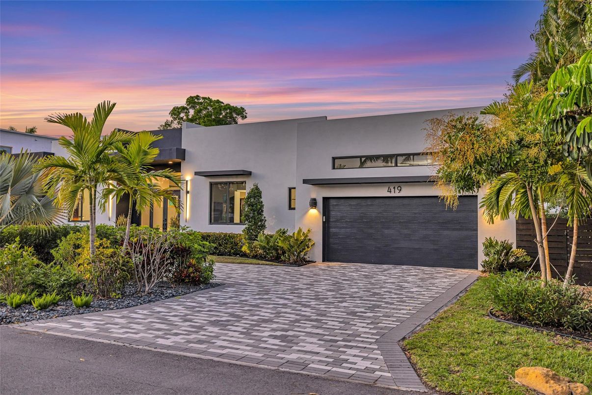 Attached, Exterior, Facade, Modern