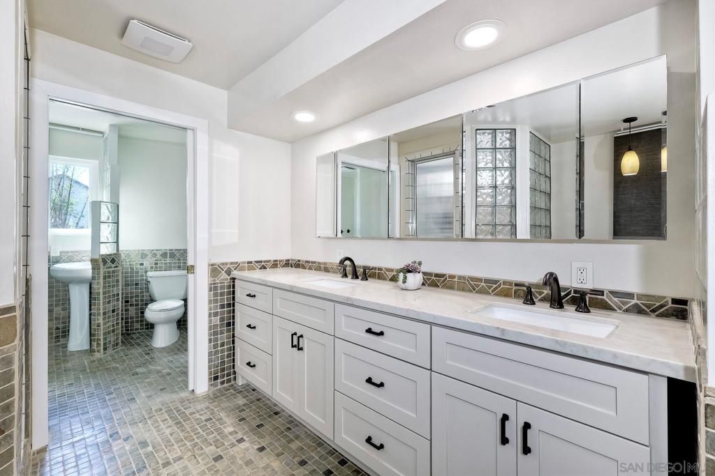 Bathroom, Dual Sink Vanities, Interior, Pendant Lights, Recessed Lighting