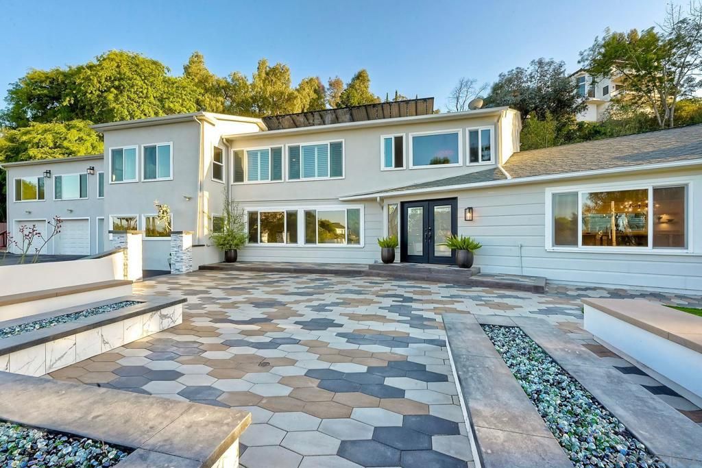 Backyard, Exterior, Facade, Modern