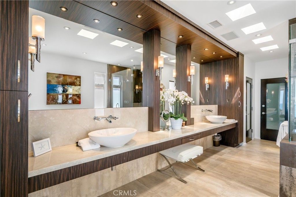 Bathroom, Interior, Pendant Lights, Recessed Lighting, Wooden Ceilings, Wood Texture Flooring