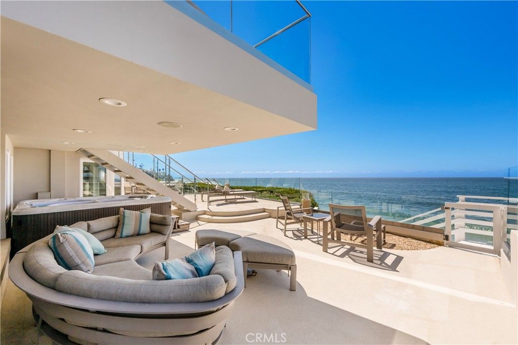 Exterior, Hot Tub, Recessed Lighting, Water