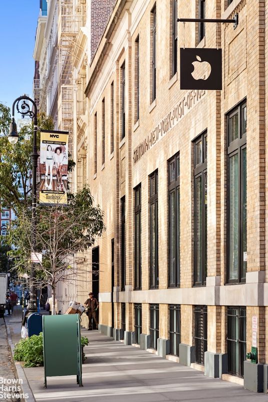 Exterior, Facade, Brick Facade, Rowhouse