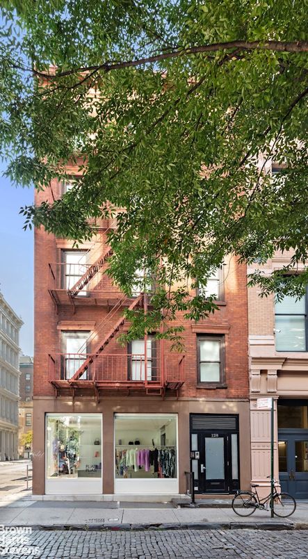 Exterior, Facade, Brick Facade, Rowhouse