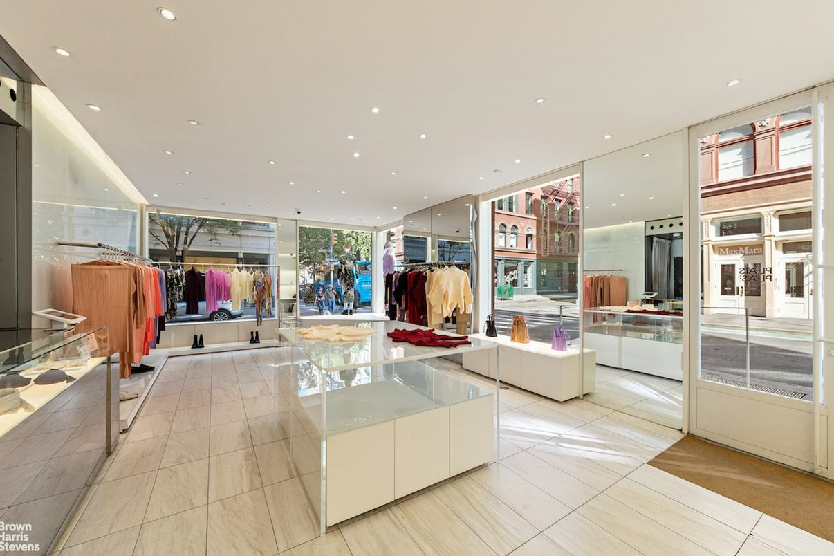 Interior, Recessed Lighting, Walk-in Closets, Wood Texture Flooring