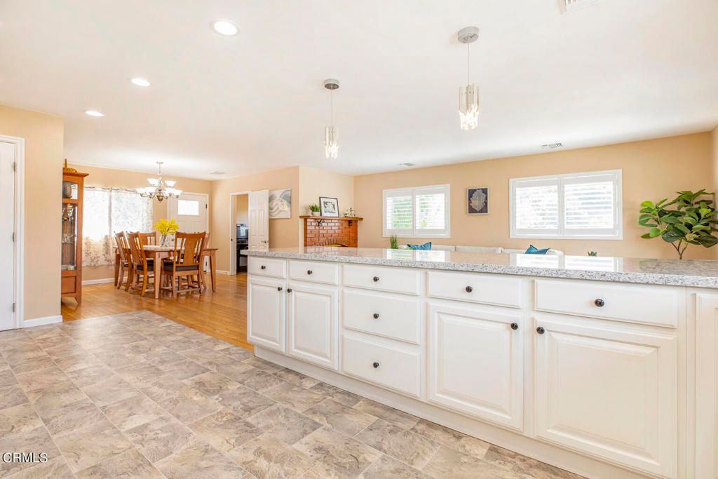 Chandelier, Dining room, Interior, Kitchen, Pendant Lights, Recessed Lighting, Wood Texture Flooring