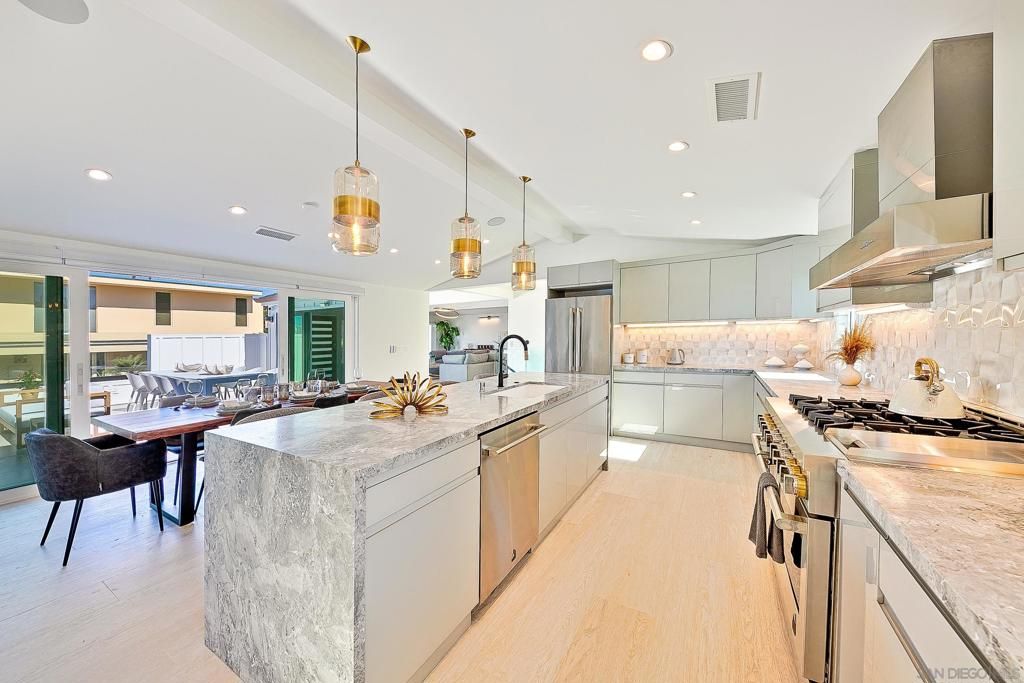 Dining room, Interior, Kitchen, Pendant Lights, Recessed Lighting, Stainless Steel Appliances, Wood Texture Flooring