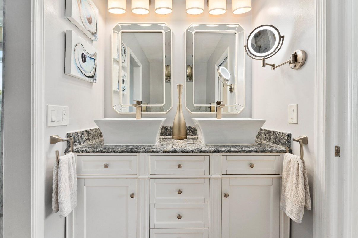 Bathroom, Dual Sink Vanities, Interior