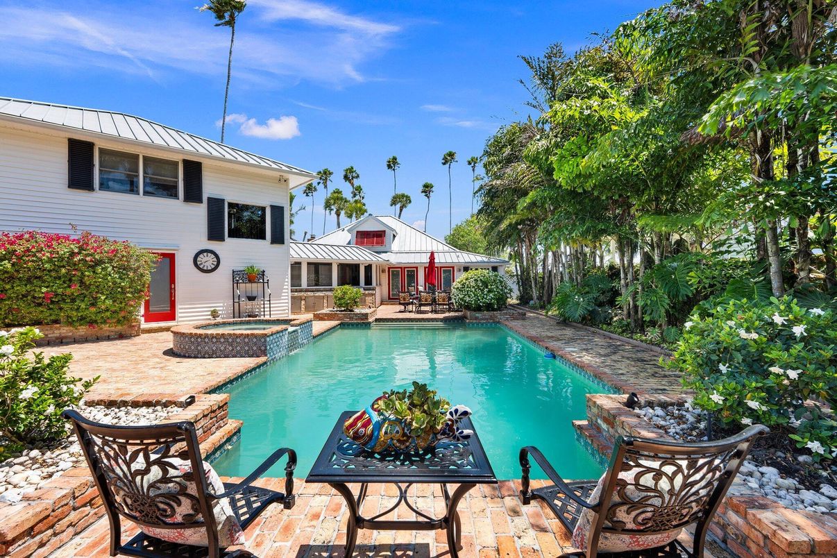 Exterior, Pool