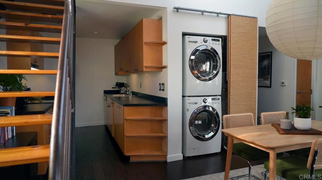 Interior, Utility Closets, Washer, Wood Texture Flooring