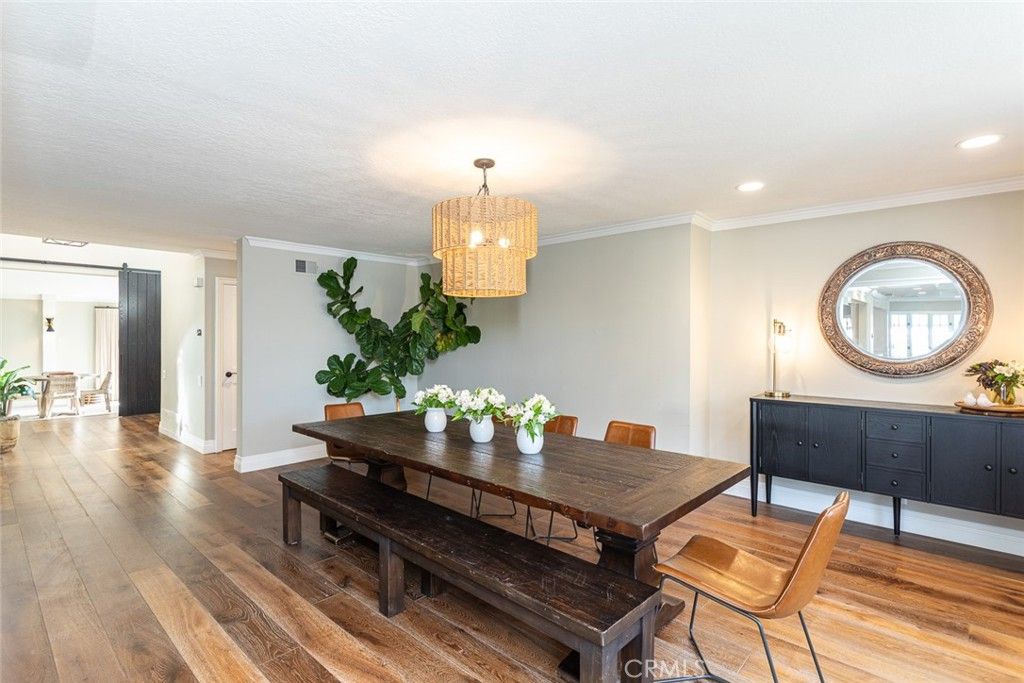 Chandelier, Dining room, Interior, Recessed Lighting, Wood Texture Flooring