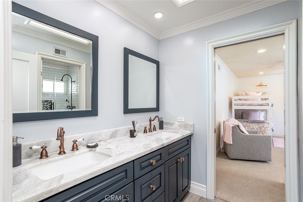 Bathroom, Dual Sink Vanities, Interior, Recessed Lighting