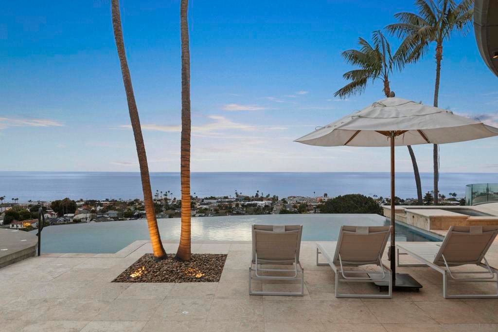 Exterior, Pool, Water