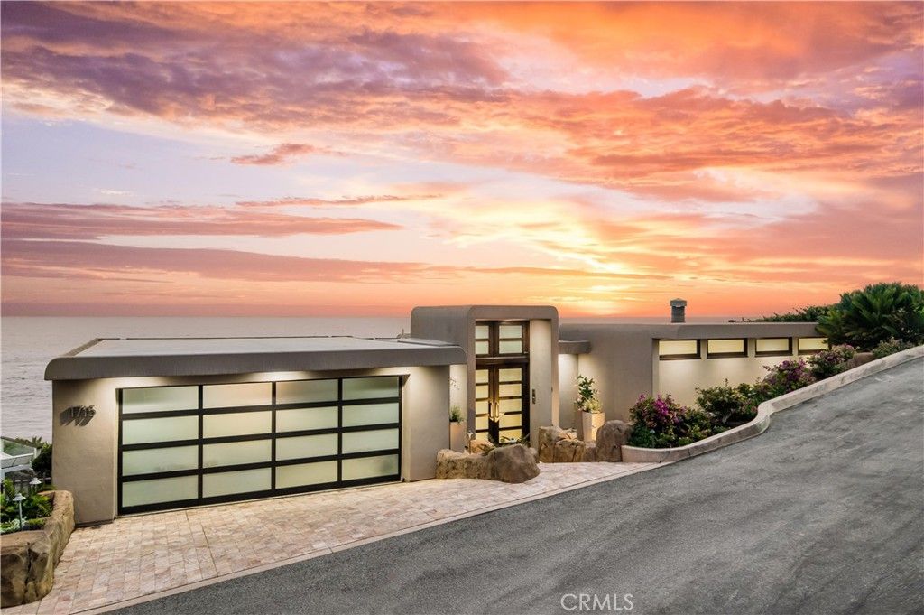 Attached, Exterior, Facade, Modern