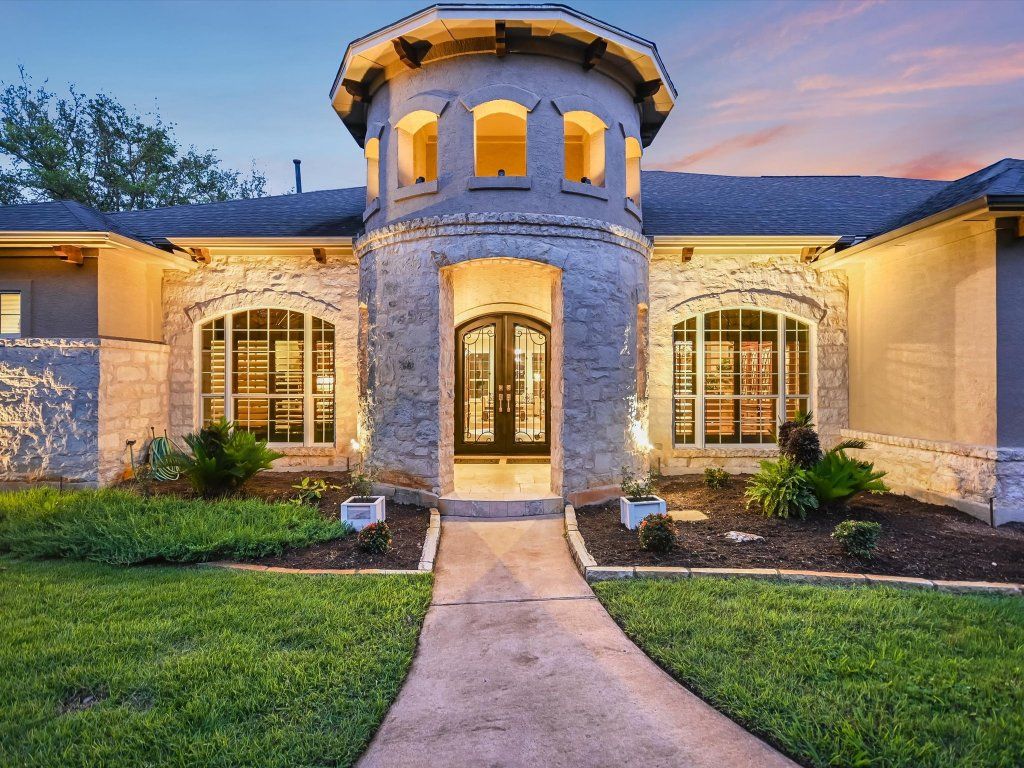 Exterior, Facade, Mediterranean