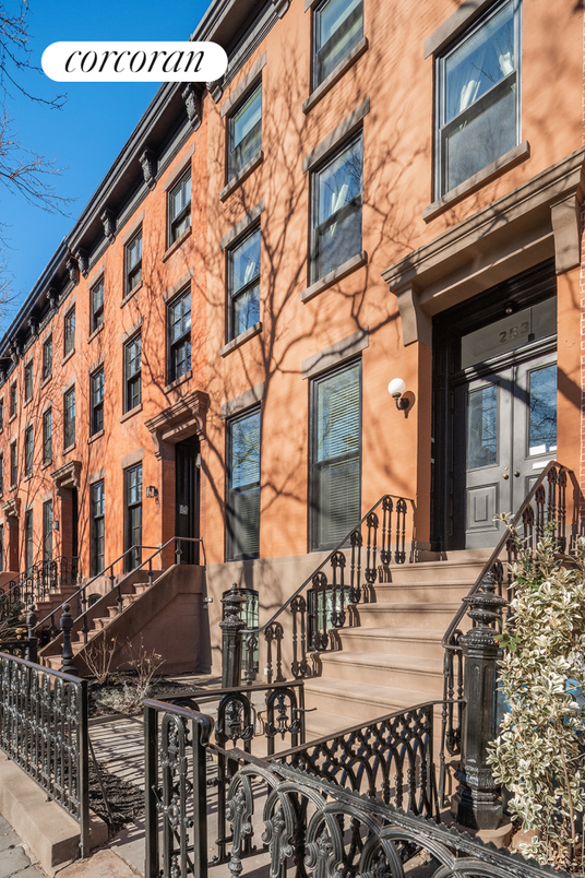 Exterior, Facade, Brownstone