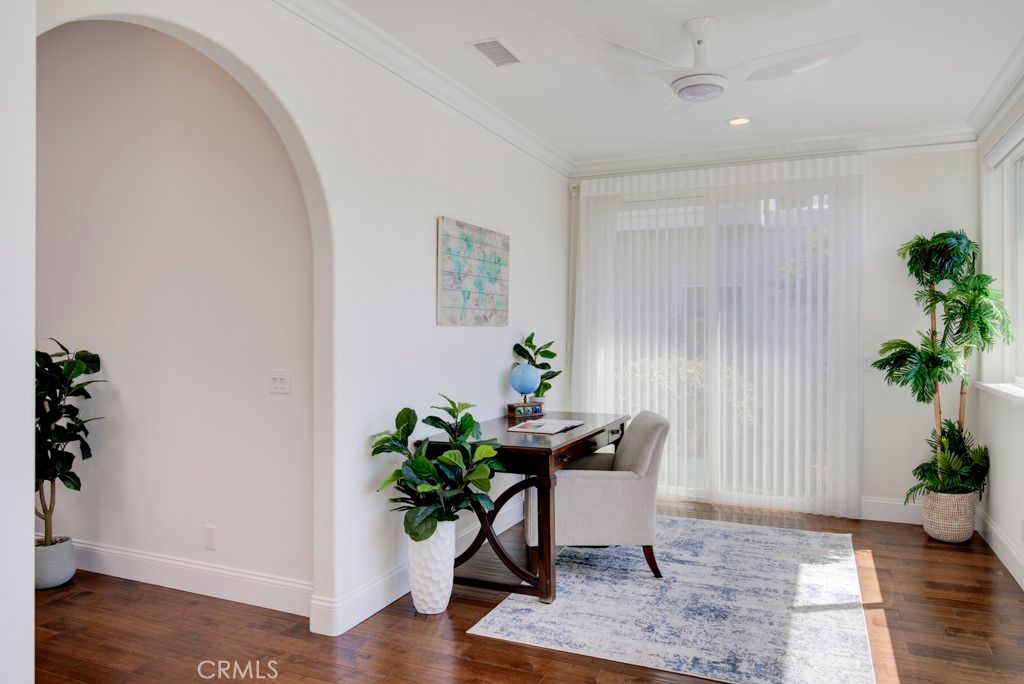 Home Office, Interior, Recessed Lighting, Wood Texture Flooring