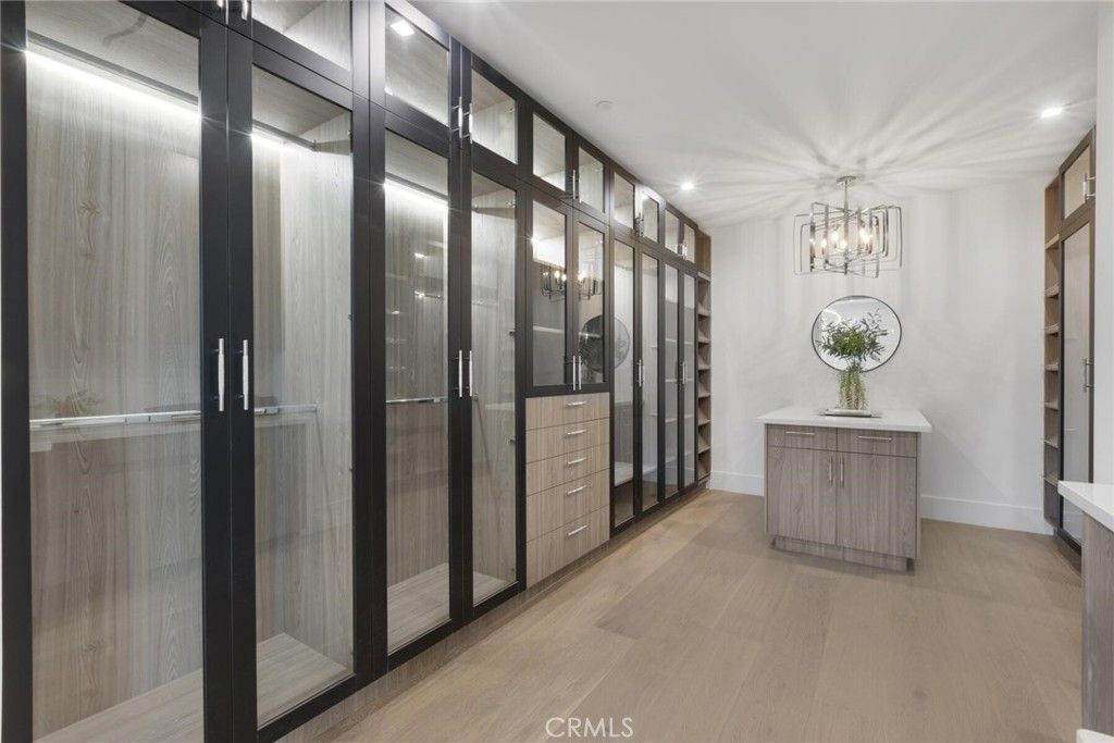 Interior, Pendant Lights, Walk-in Closets, Wood Texture Flooring