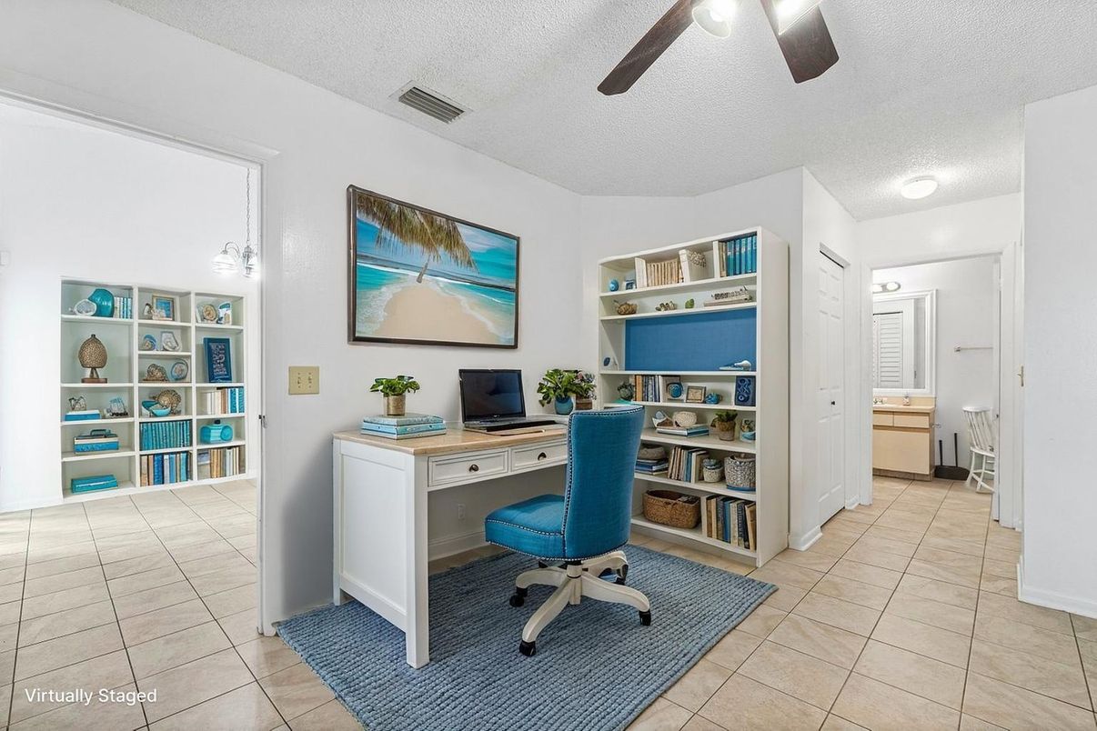 Home Office, Interior