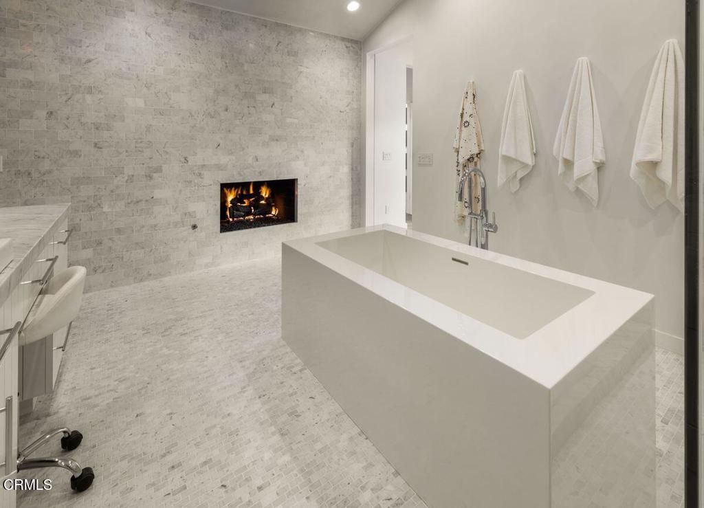 Bathroom, Fireplace, Interior, Recessed Lighting