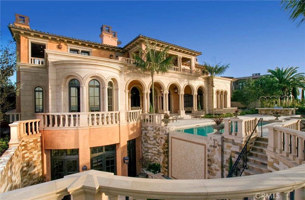 Exterior, Facade, Pool, Mediterranean