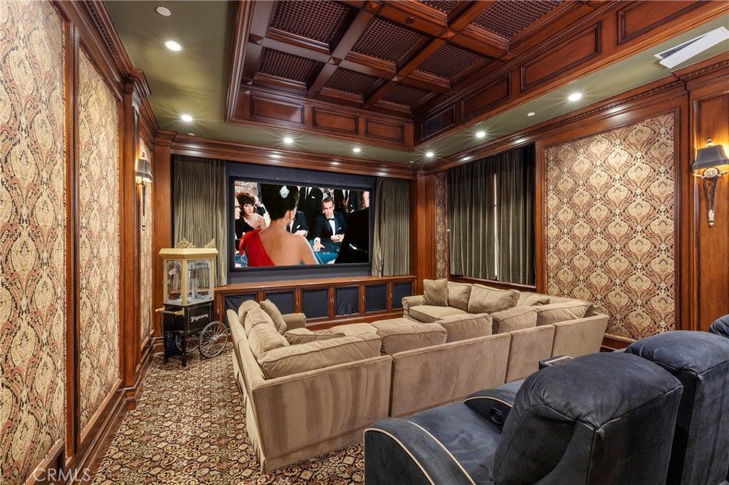 Interior, Projection Screen, Recessed Lighting, Theatre Room