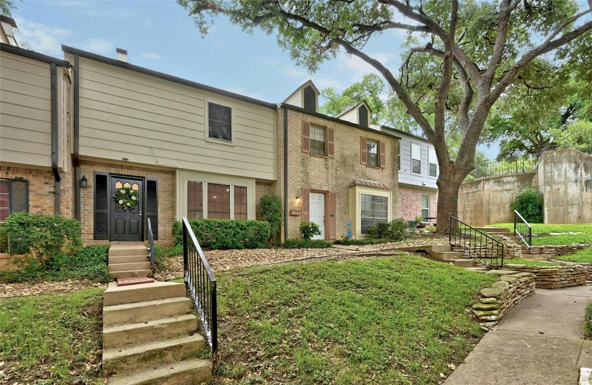 Exterior, Facade, Brick Facade, Rowhouse