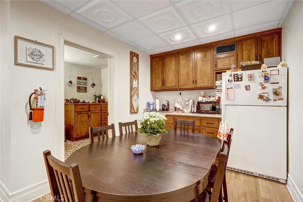 Dining room, Interior, Kitchen, Recessed Lighting, Wood Texture Flooring
