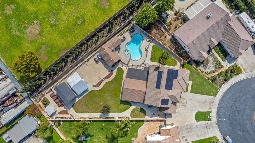 Exterior, Drone