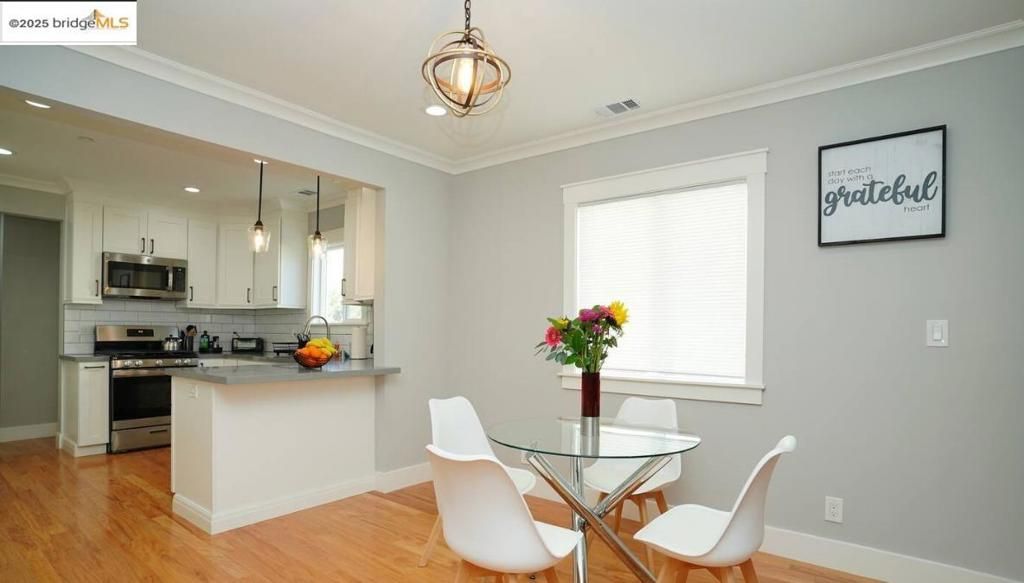 Dining room, Interior, Kitchen, Pendant Lights, Recessed Lighting, Stainless Steel Appliances, Wood Texture Flooring