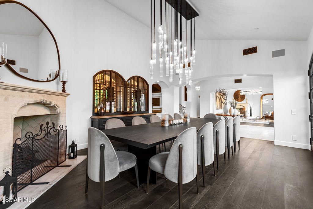 Dining room, Fireplace, Interior, Pendant Lights, Recessed Lighting, Wood Texture Flooring
