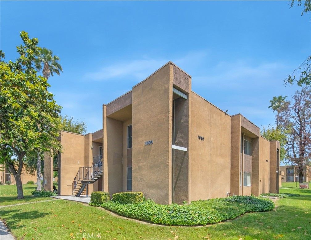 Backyard, Exterior, Facade, Modern