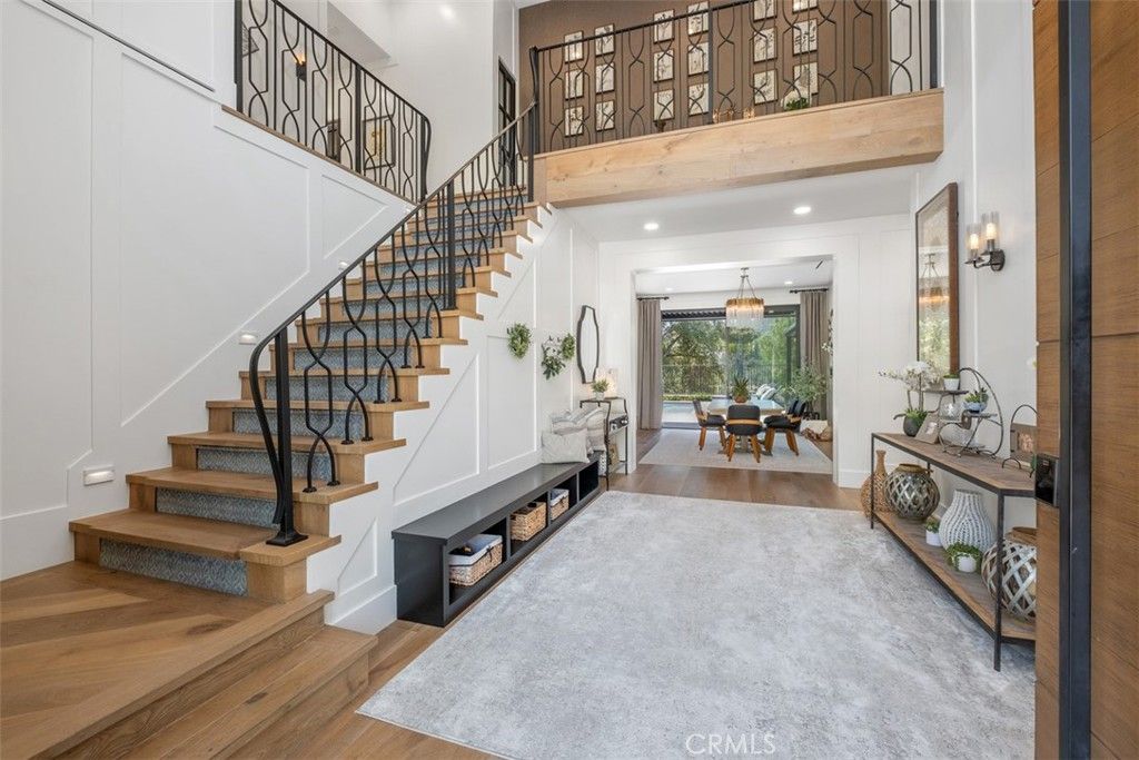 Chandelier, Dining room, Fireplace, Interior, Pendant Lights, Recessed Lighting, Wood Texture Flooring