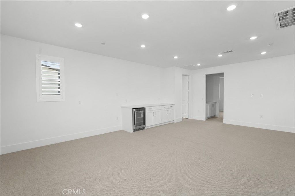 Empty room, Interior, Recessed Lighting