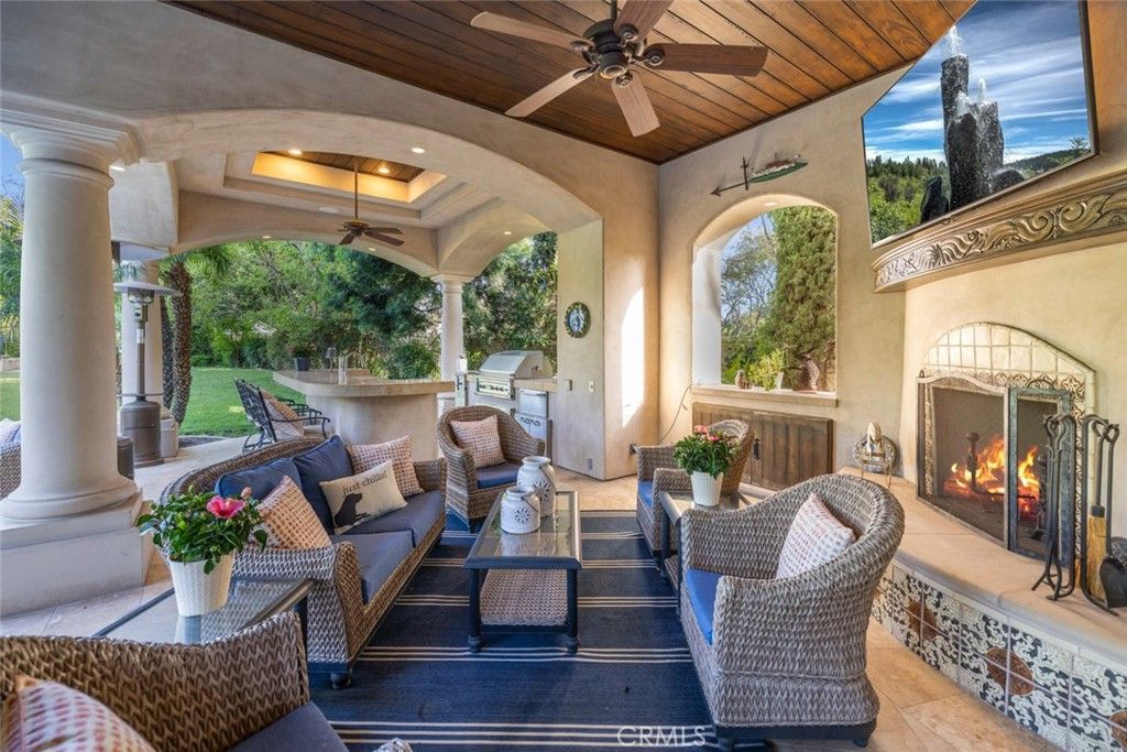Exterior, Fireplace