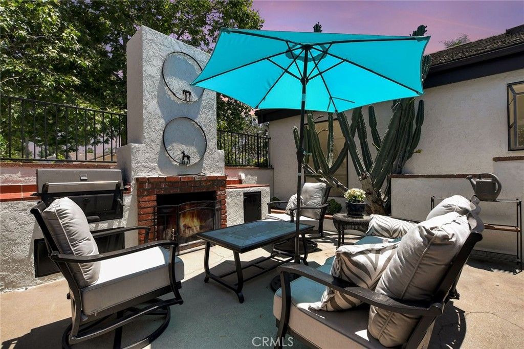Exterior, Fireplace