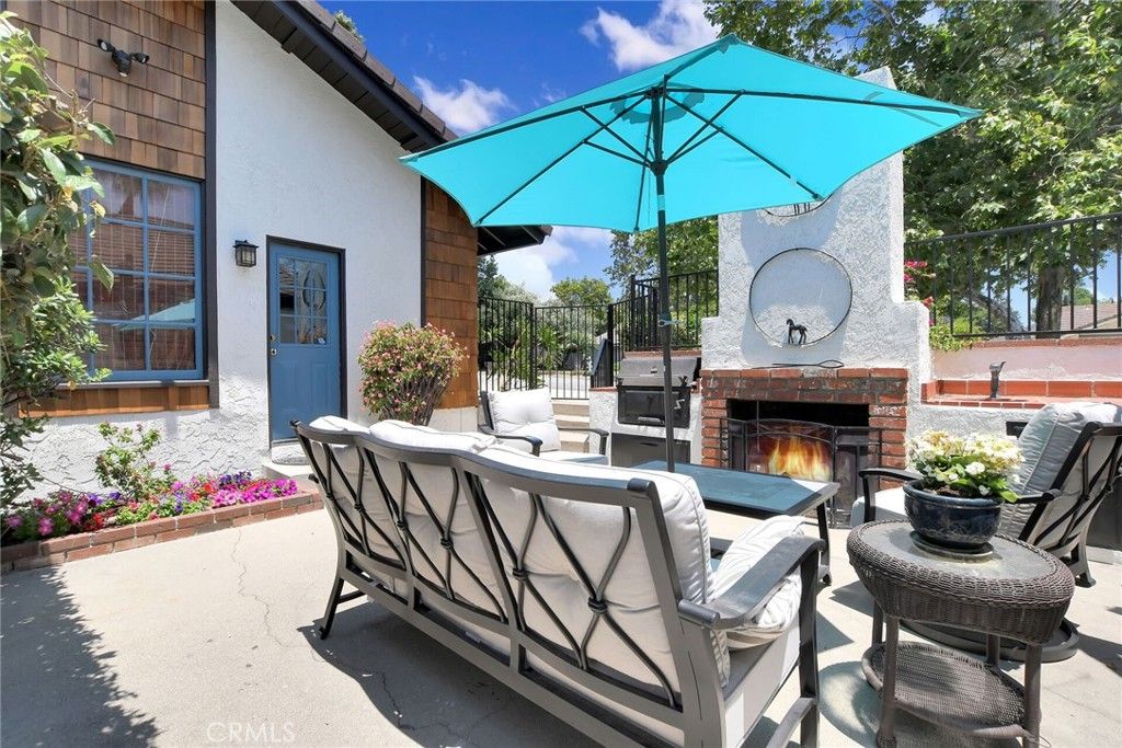 Exterior, Fireplace