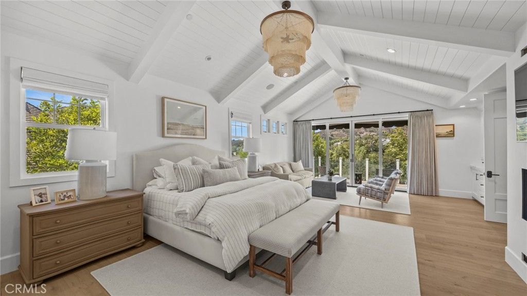 Bedroom, Interior, Living room, Recessed Lighting, Wood Texture Flooring