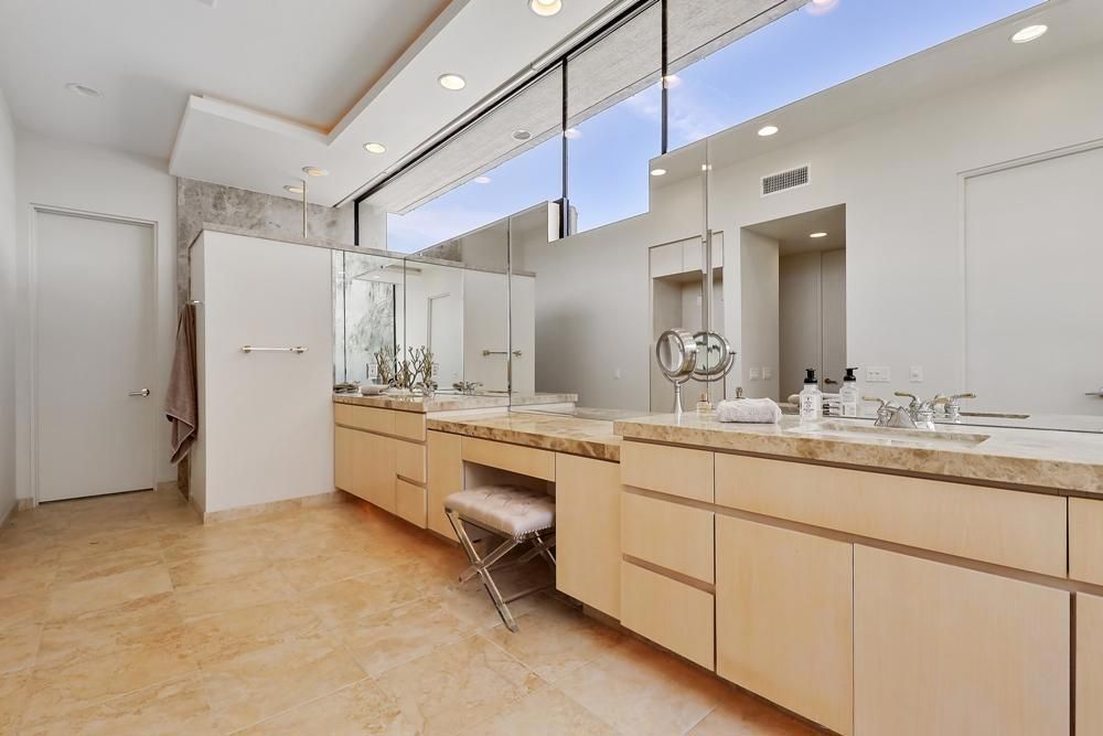Bathroom, Dual Sink Vanities, Interior, Recessed Lighting