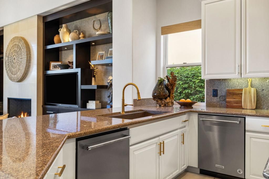 Fireplace, Interior, Kitchen
