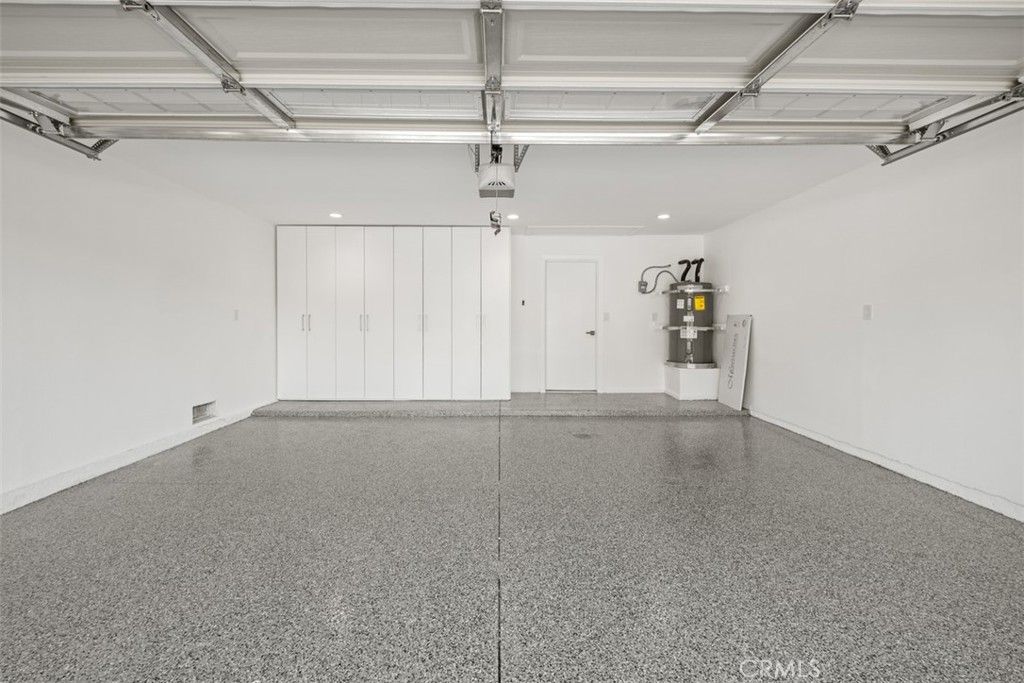 Garage, Interior