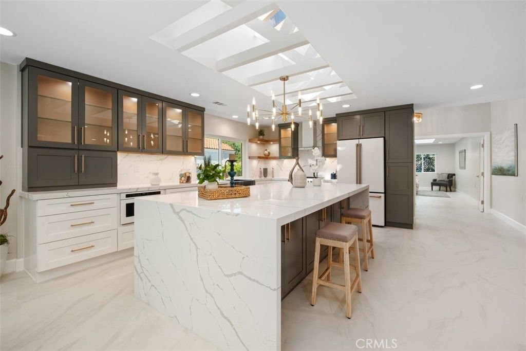 Chandelier, Interior, Kitchen, Marble, Marble Walls, Pendant Lights, Recessed Lighting