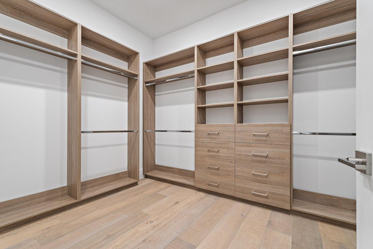 Interior, Walk-in Closets, Wood Texture Flooring