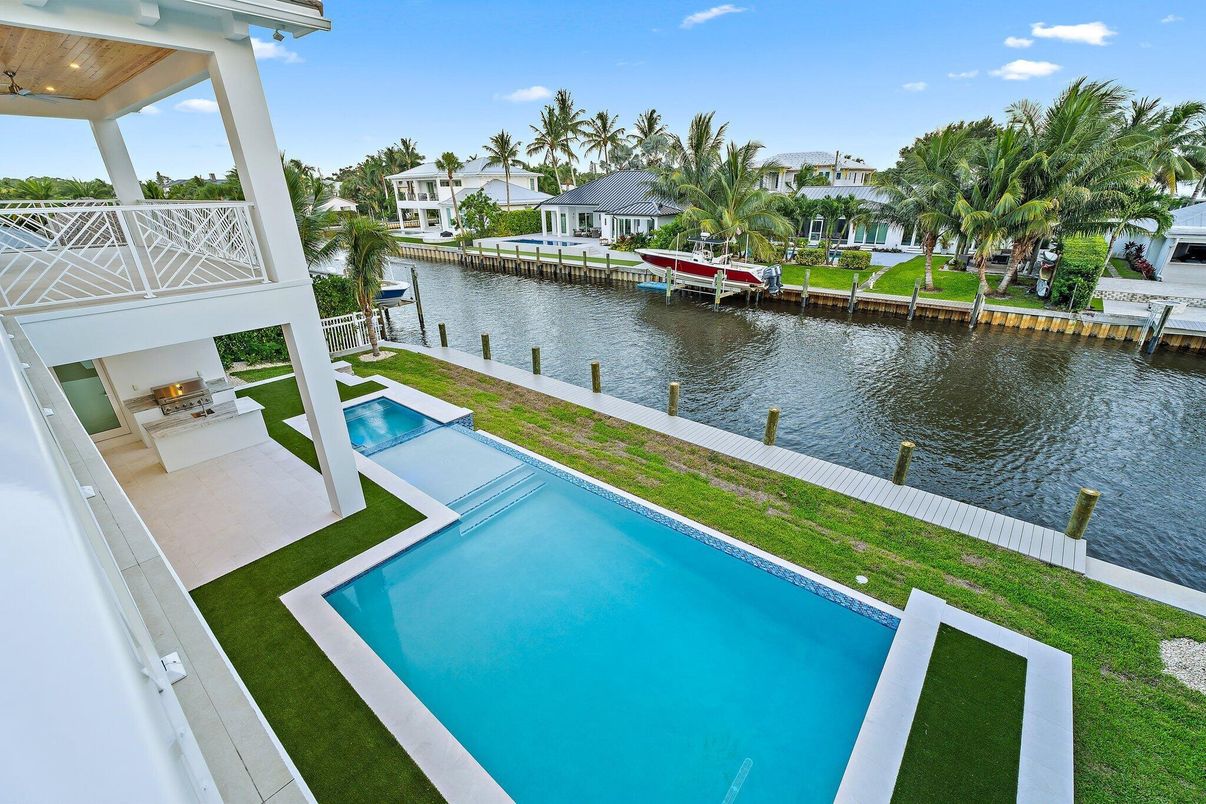 Exterior, Pool, Water